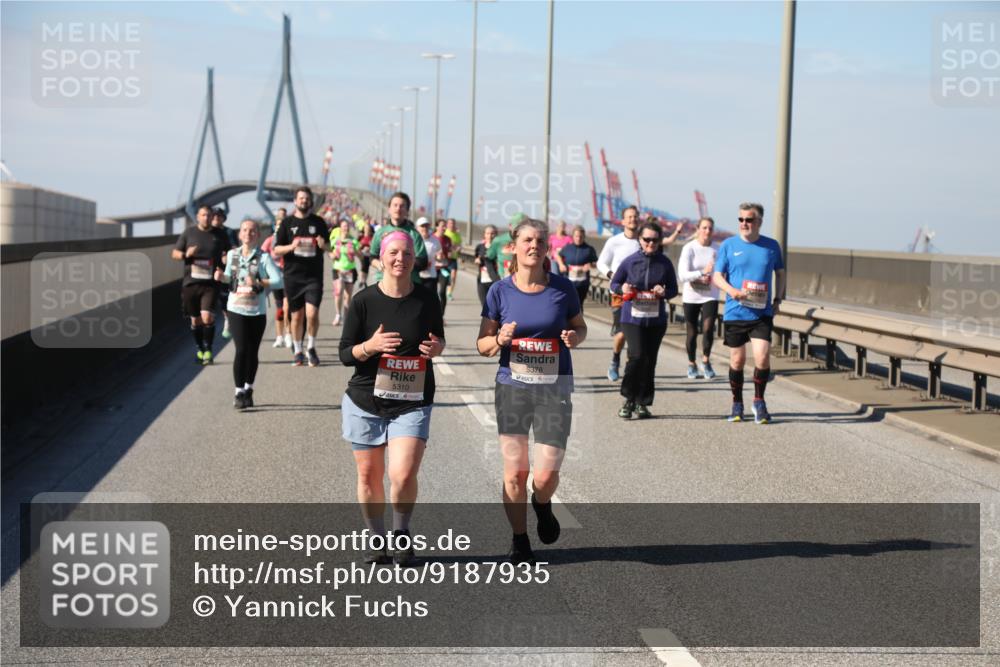 03.10.2025 - Köhlbrandbrückenlauf Yannick Fuchs http://msf.ph/oto/9187935 03.10.2025 12:07:16 Position 3 5310, 5378 meine-sportfotos.de