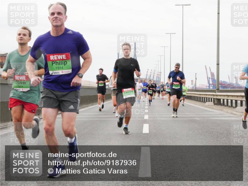 03.10.2025 - Köhlbrandbrückenlauf Matties Gatica Varas http://msf.ph/oto/9187936 03.10.2025 15:52:14 Position 3 7674, 7314, 7306 meine-sportfotos.de