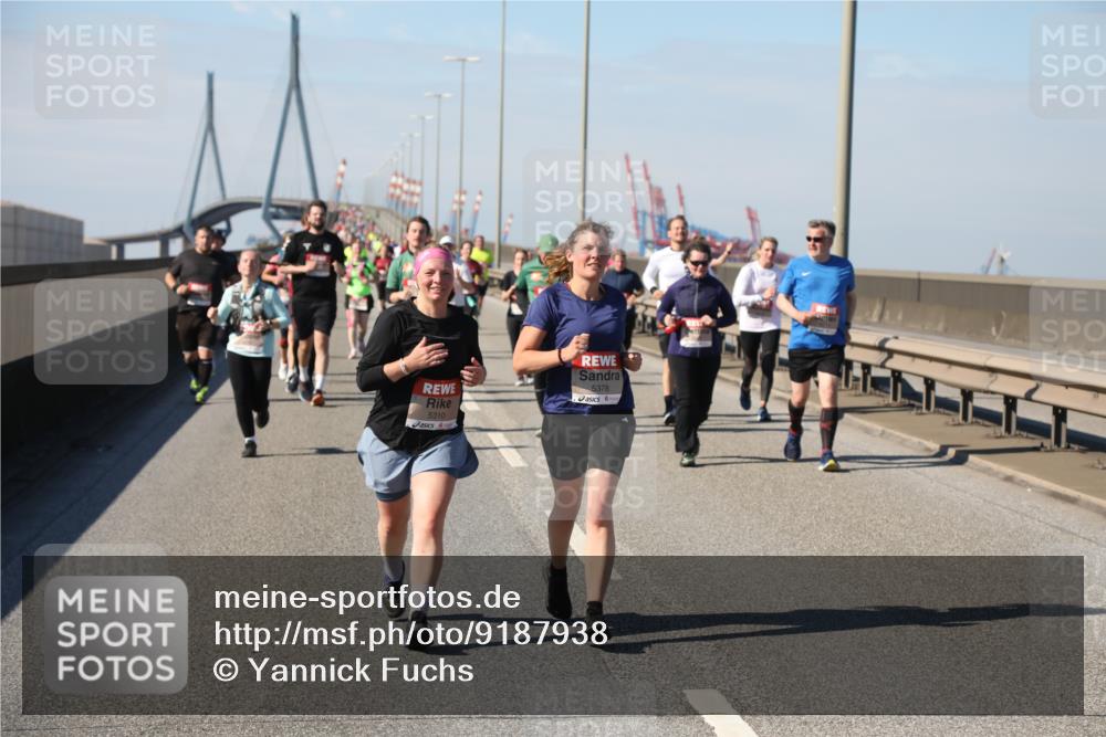 03.10.2025 - Köhlbrandbrückenlauf Yannick Fuchs http://msf.ph/oto/9187938 03.10.2025 12:07:16 Position 3 5310, 5378 meine-sportfotos.de
