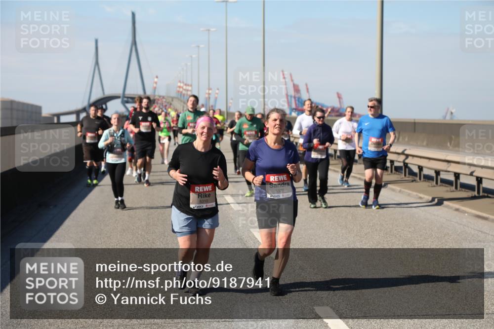03.10.2025 - Köhlbrandbrückenlauf Yannick Fuchs http://msf.ph/oto/9187941 03.10.2025 12:07:16 Position 3 5310, 5378 meine-sportfotos.de