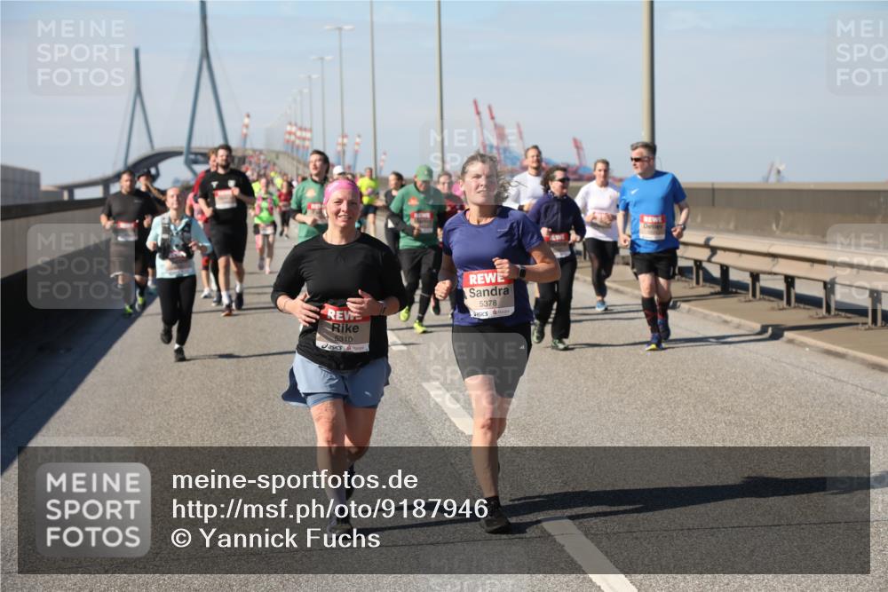03.10.2025 - Köhlbrandbrückenlauf Yannick Fuchs http://msf.ph/oto/9187946 03.10.2025 12:07:16 Position 3 5310, 5378 meine-sportfotos.de