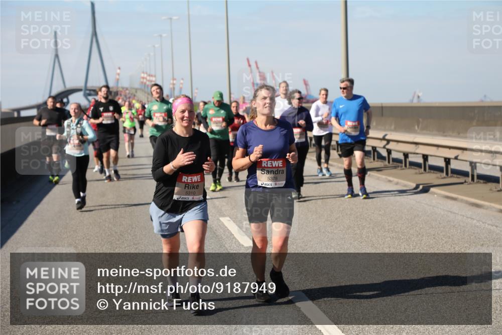03.10.2025 - Köhlbrandbrückenlauf Yannick Fuchs http://msf.ph/oto/9187949 03.10.2025 12:07:16 Position 3 5310, 5378 meine-sportfotos.de