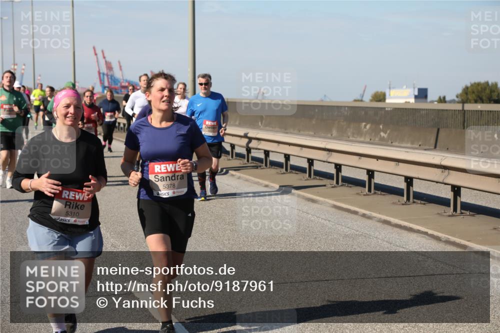 03.10.2025 - Köhlbrandbrückenlauf Yannick Fuchs http://msf.ph/oto/9187961 03.10.2025 12:07:17 Position 3 5310, 5378 meine-sportfotos.de