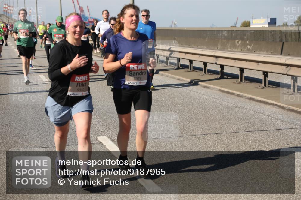 03.10.2025 - Köhlbrandbrückenlauf Yannick Fuchs http://msf.ph/oto/9187965 03.10.2025 12:07:17 Position 3 5310, 5378 meine-sportfotos.de