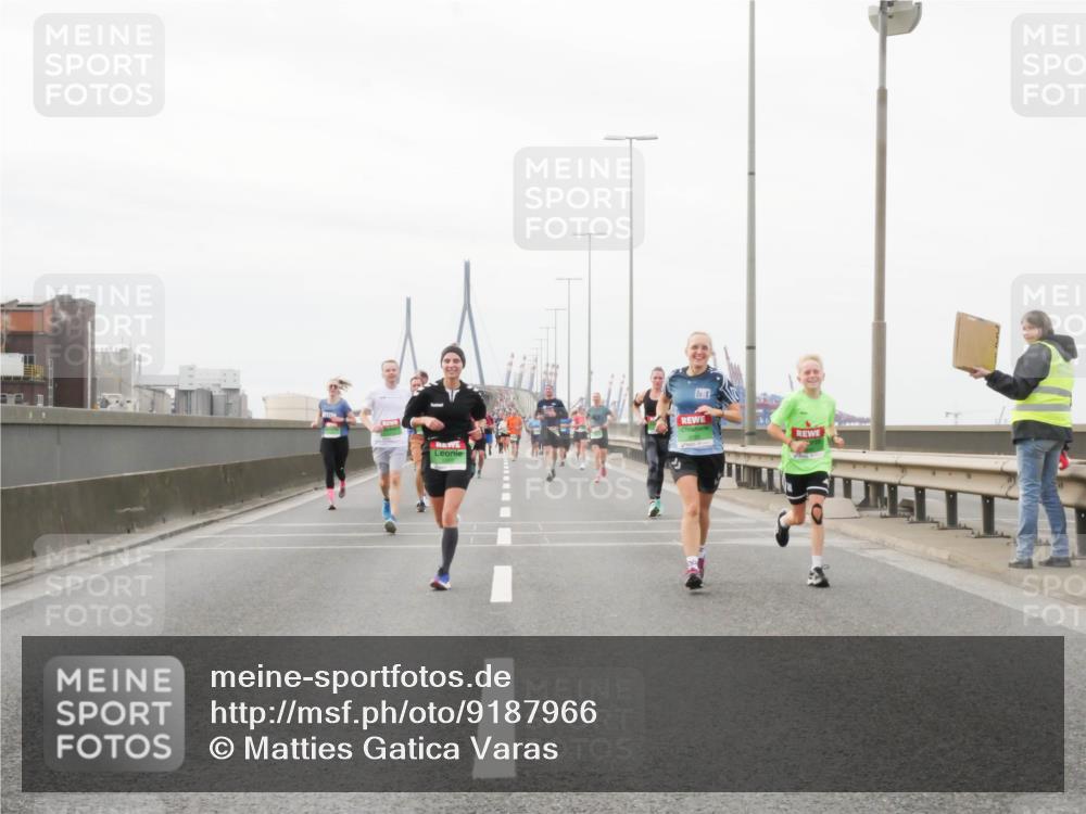 03.10.2025 - Köhlbrandbrückenlauf Matties Gatica Varas http://msf.ph/oto/9187966 03.10.2025 15:52:21 Position 3  meine-sportfotos.de