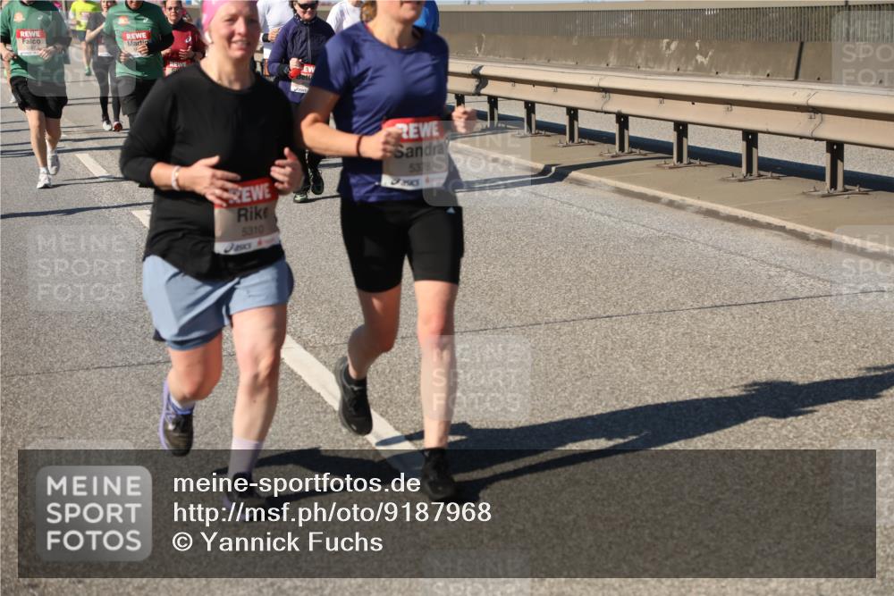03.10.2025 - Köhlbrandbrückenlauf Yannick Fuchs http://msf.ph/oto/9187968 03.10.2025 12:07:17 Position 3 5310, 5378 meine-sportfotos.de