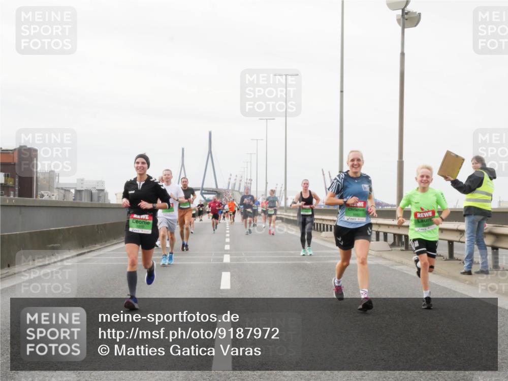 03.10.2025 - Köhlbrandbrückenlauf Matties Gatica Varas http://msf.ph/oto/9187972 03.10.2025 15:52:22 Position 3  meine-sportfotos.de