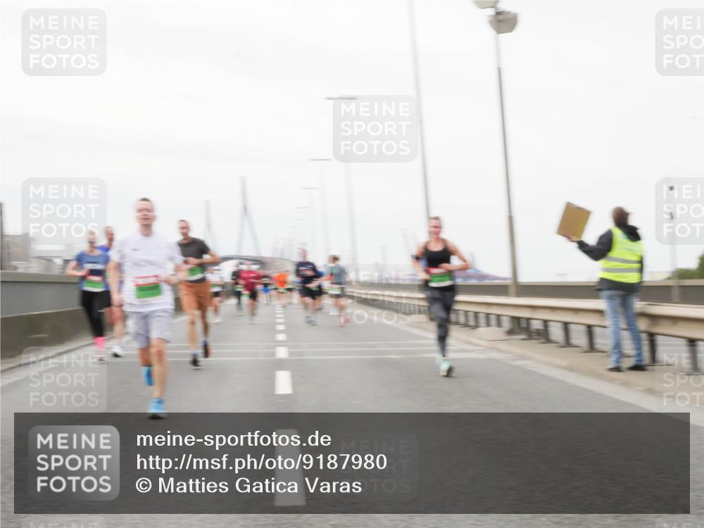 03.10.2025 - Köhlbrandbrückenlauf Matties Gatica Varas http://msf.ph/oto/9187980 03.10.2025 15:52:24 Position 3  meine-sportfotos.de