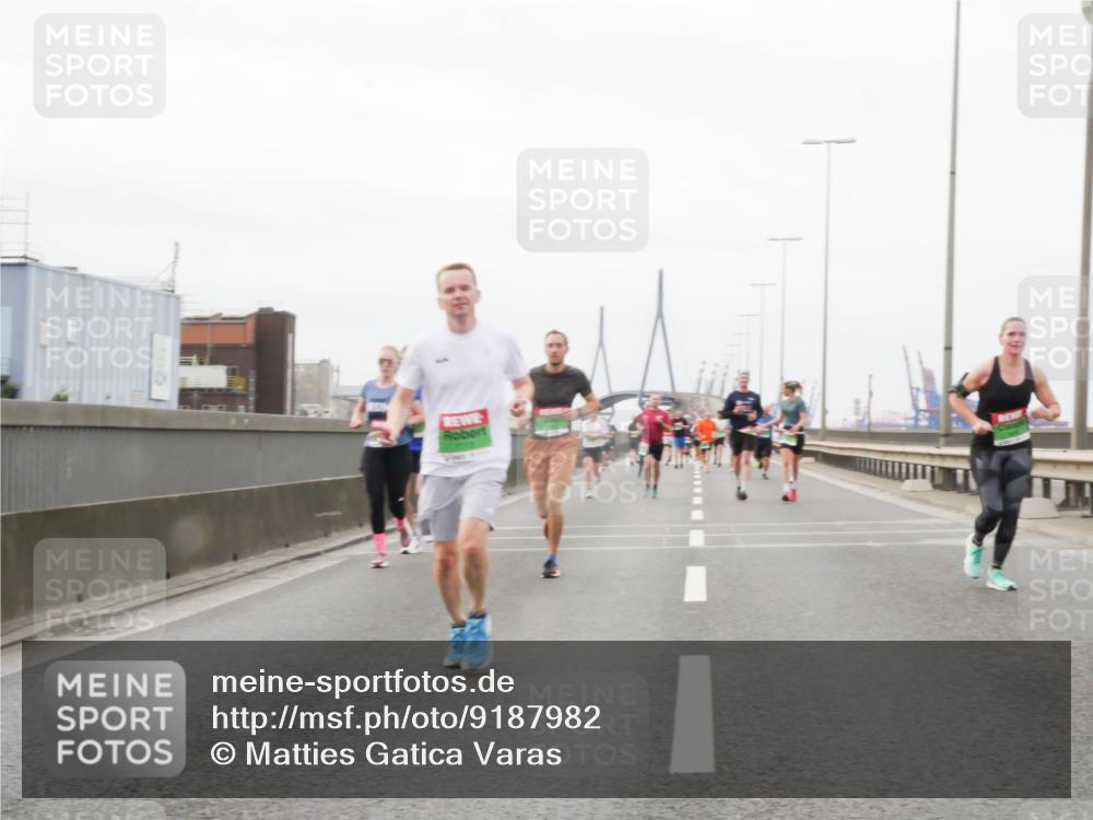 03.10.2025 - Köhlbrandbrückenlauf Matties Gatica Varas http://msf.ph/oto/9187982 03.10.2025 15:52:24 Position 3  meine-sportfotos.de