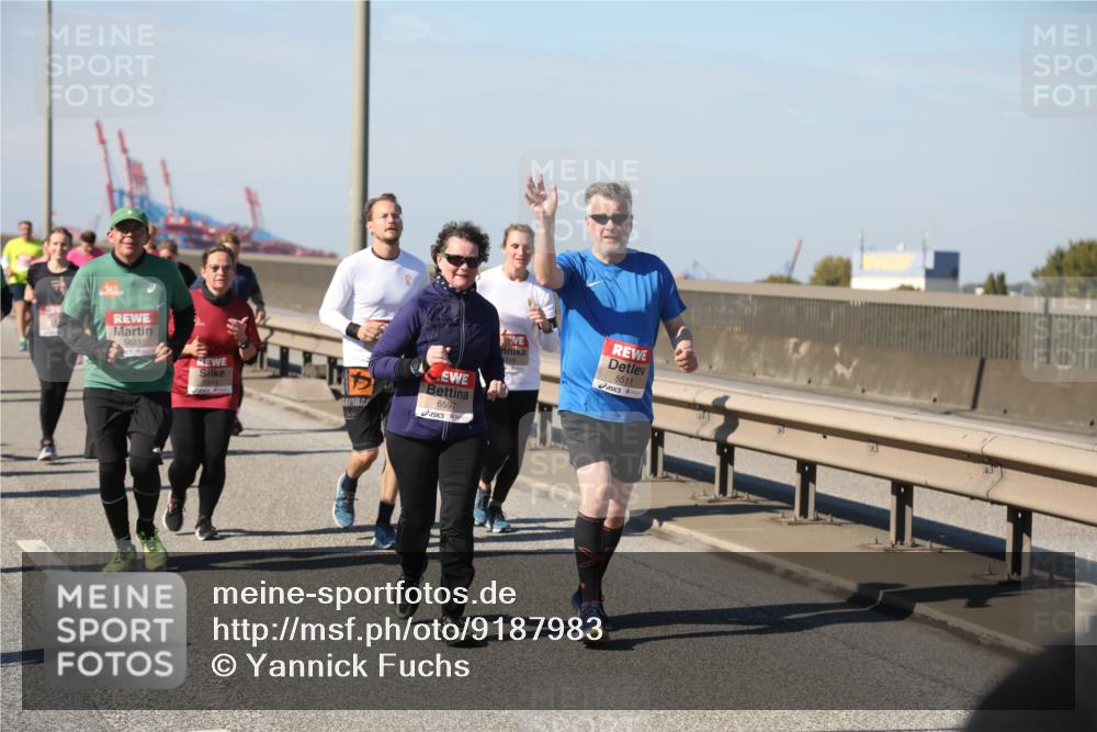 03.10.2025 - Köhlbrandbrückenlauf Yannick Fuchs http://msf.ph/oto/9187983 03.10.2025 12:07:19 Position 3 5621, 6597, 5511 meine-sportfotos.de