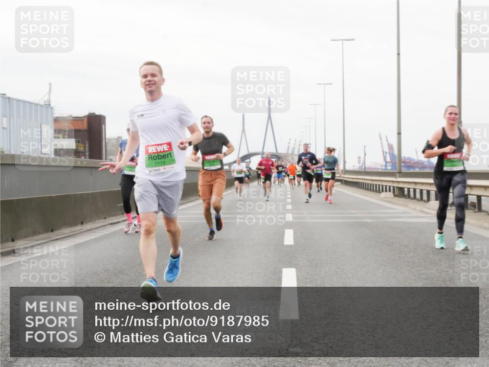 03.10.2025 - Köhlbrandbrückenlauf Matties Gatica Varas http://msf.ph/oto/9187985 03.10.2025 15:52:25 Position 3 7713 meine-sportfotos.de