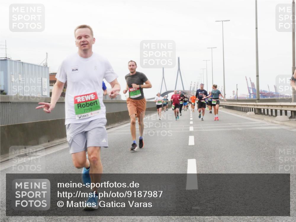 03.10.2025 - Köhlbrandbrückenlauf Matties Gatica Varas http://msf.ph/oto/9187987 03.10.2025 15:52:25 Position 3 7713 meine-sportfotos.de