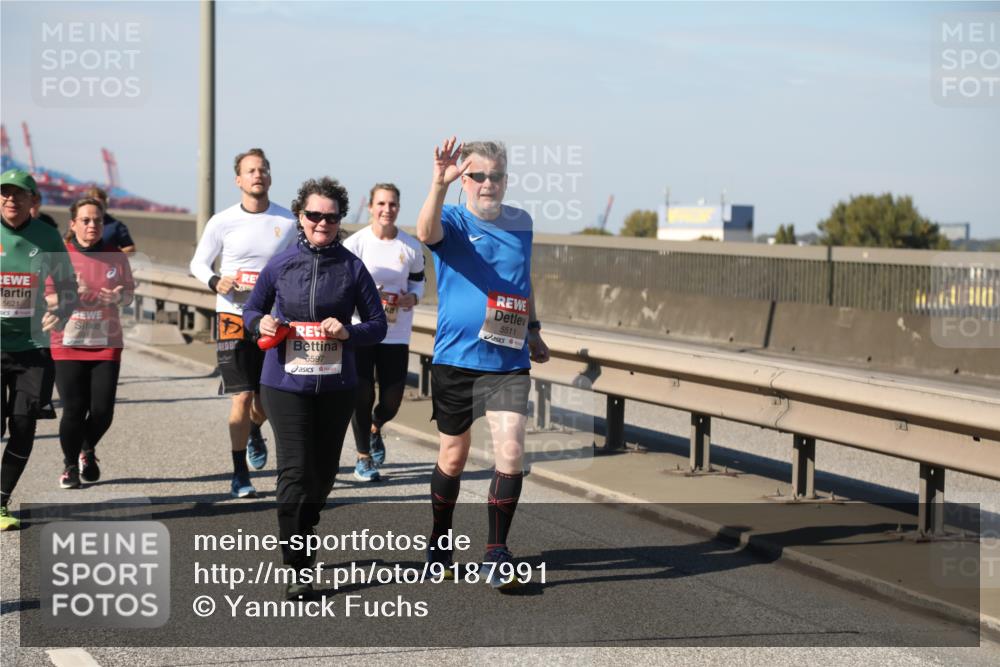03.10.2025 - Köhlbrandbrückenlauf Yannick Fuchs http://msf.ph/oto/9187991 03.10.2025 12:07:19 Position 3 5621, 6597, 5511 meine-sportfotos.de