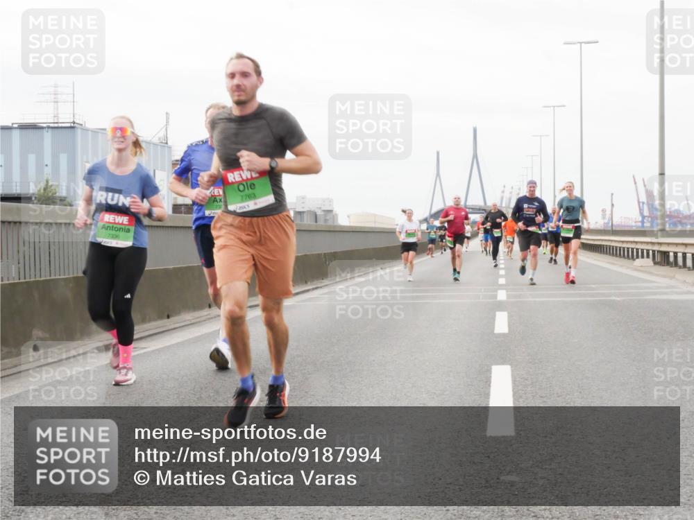 03.10.2025 - Köhlbrandbrückenlauf Matties Gatica Varas http://msf.ph/oto/9187994 03.10.2025 15:52:27 Position 3 7336, 7763 meine-sportfotos.de