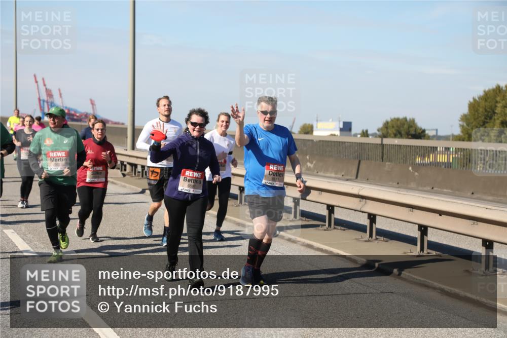 03.10.2025 - Köhlbrandbrückenlauf Yannick Fuchs http://msf.ph/oto/9187995 03.10.2025 12:07:20 Position 3 5621, 6597, 5511 meine-sportfotos.de