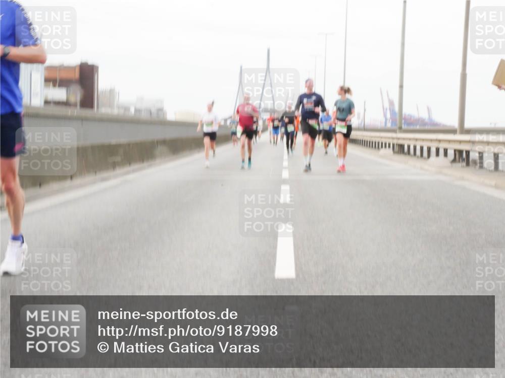 03.10.2025 - Köhlbrandbrückenlauf Matties Gatica Varas http://msf.ph/oto/9187998 03.10.2025 15:52:28 Position 3  meine-sportfotos.de