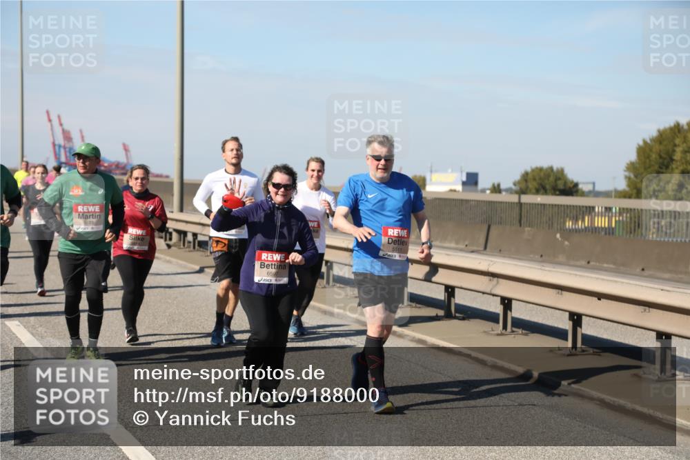 03.10.2025 - Köhlbrandbrückenlauf Yannick Fuchs http://msf.ph/oto/9188000 03.10.2025 12:07:20 Position 3 5621, 6597, 5511 meine-sportfotos.de