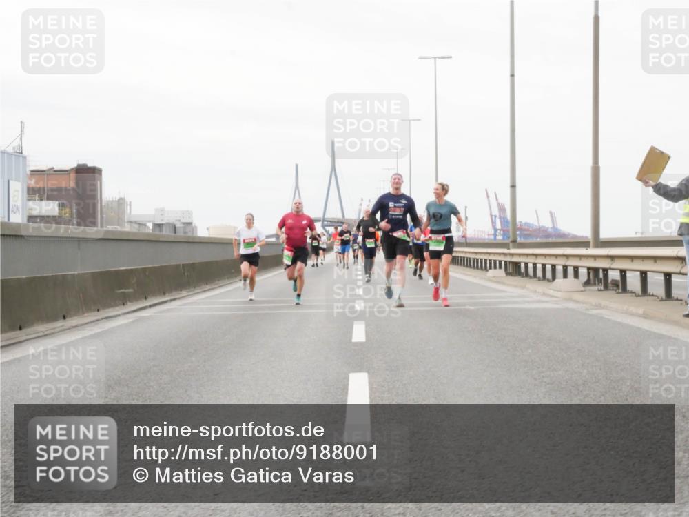 03.10.2025 - Köhlbrandbrückenlauf Matties Gatica Varas http://msf.ph/oto/9188001 03.10.2025 15:52:28 Position 3  meine-sportfotos.de