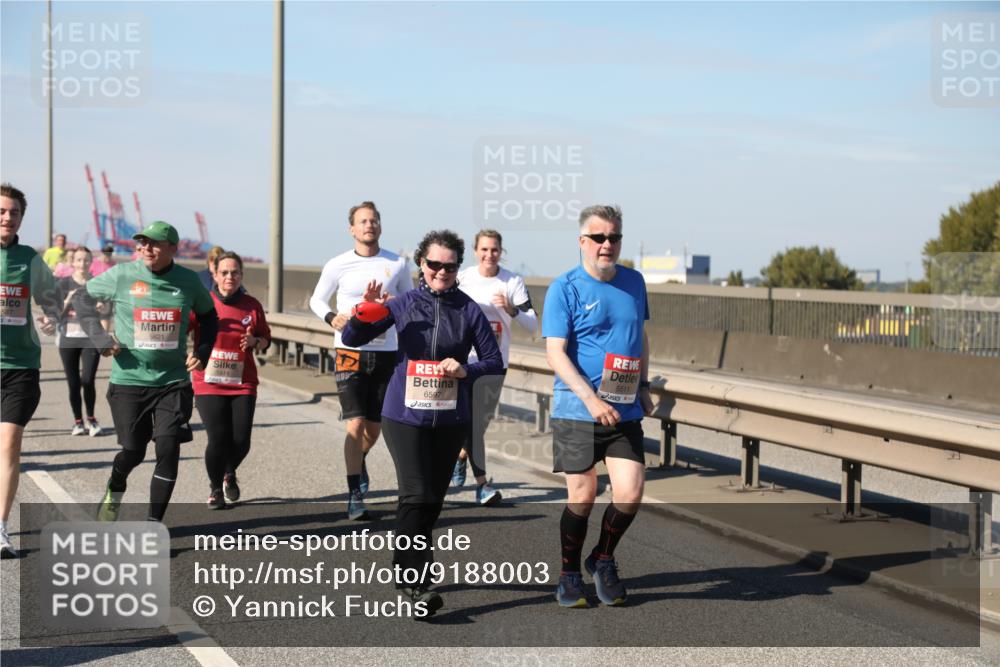 03.10.2025 - Köhlbrandbrückenlauf Yannick Fuchs http://msf.ph/oto/9188003 03.10.2025 12:07:20 Position 3 5621, 6597, 5511 meine-sportfotos.de