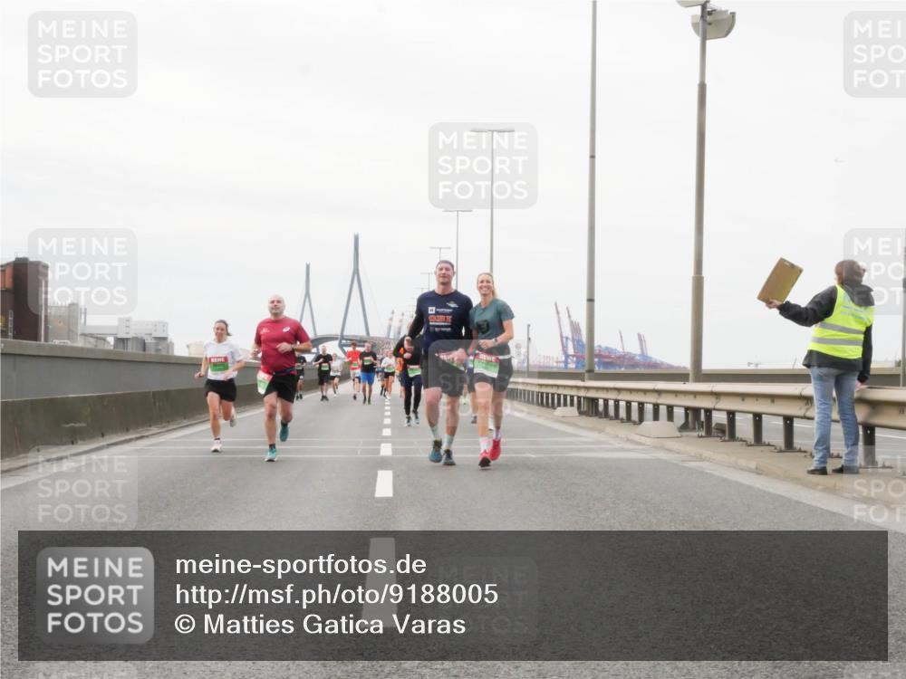 03.10.2025 - Köhlbrandbrückenlauf Matties Gatica Varas http://msf.ph/oto/9188005 03.10.2025 15:52:29 Position 3  meine-sportfotos.de