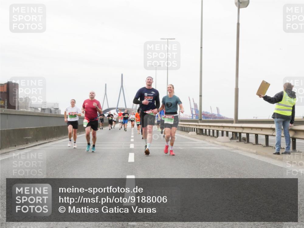 03.10.2025 - Köhlbrandbrückenlauf Matties Gatica Varas http://msf.ph/oto/9188006 03.10.2025 15:52:30 Position 3  meine-sportfotos.de