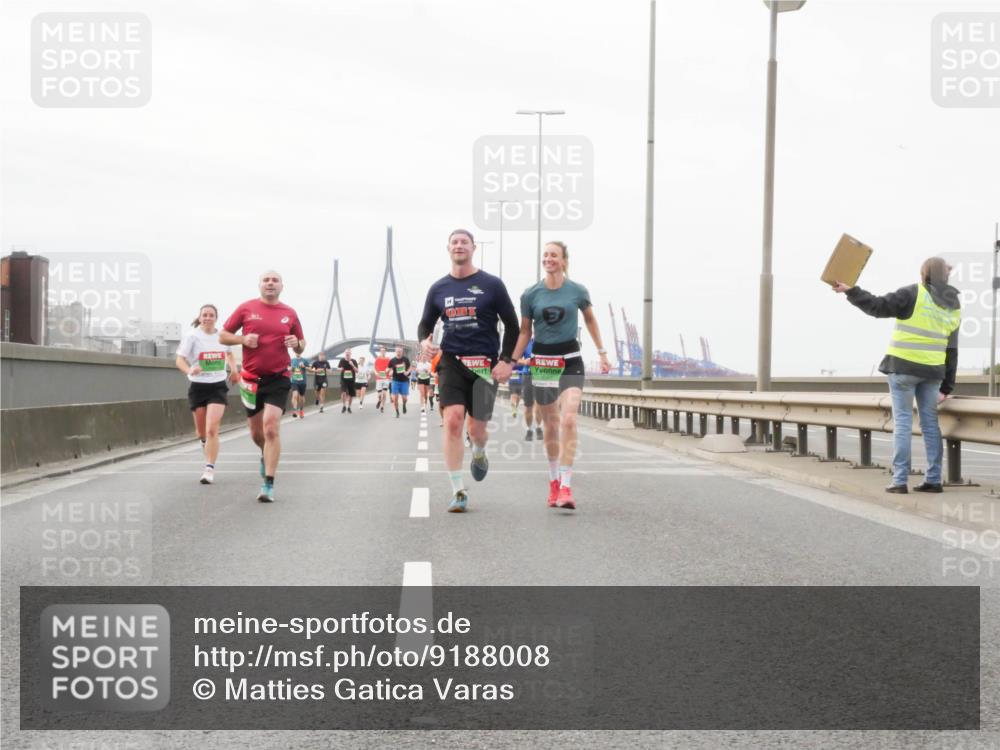 03.10.2025 - Köhlbrandbrückenlauf Matties Gatica Varas http://msf.ph/oto/9188008 03.10.2025 15:52:30 Position 3  meine-sportfotos.de