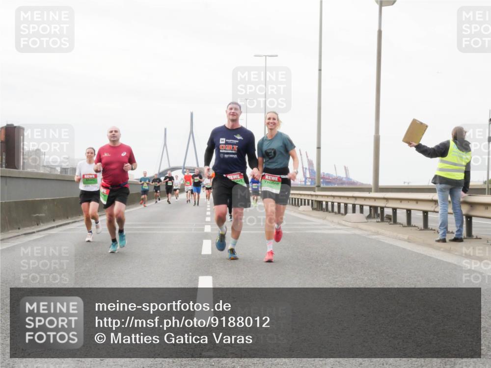 03.10.2025 - Köhlbrandbrückenlauf Matties Gatica Varas http://msf.ph/oto/9188012 03.10.2025 15:52:31 Position 3  meine-sportfotos.de
