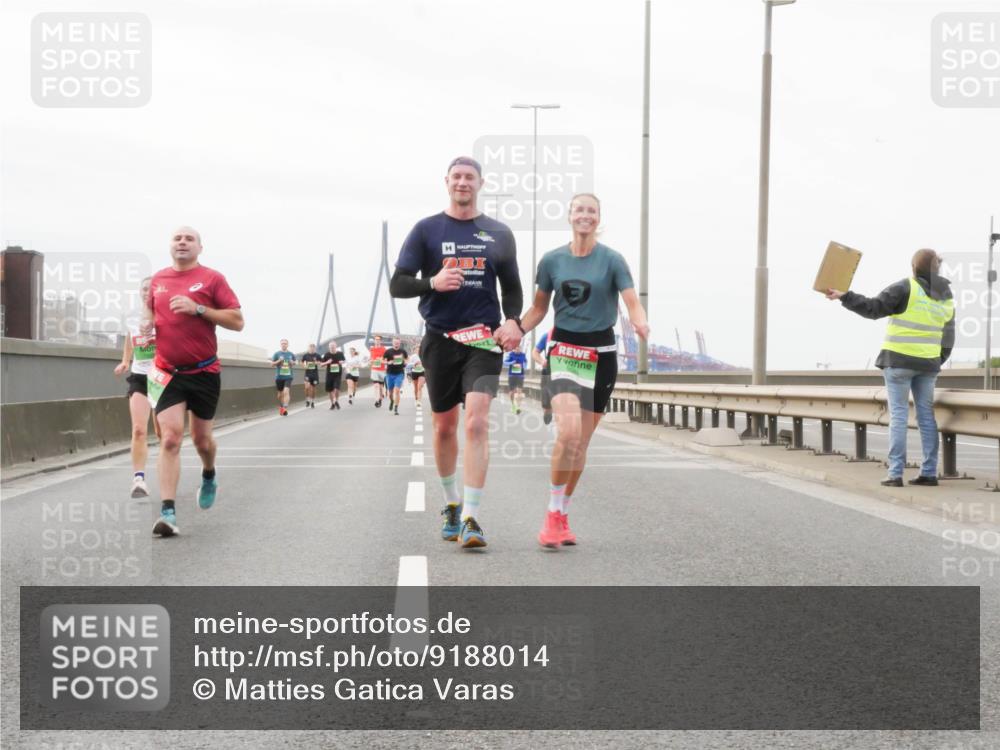 03.10.2025 - Köhlbrandbrückenlauf Matties Gatica Varas http://msf.ph/oto/9188014 03.10.2025 15:52:31 Position 3  meine-sportfotos.de