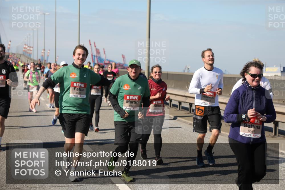 03.10.2025 - Köhlbrandbrückenlauf Yannick Fuchs http://msf.ph/oto/9188019 03.10.2025 12:07:21 Position 3 5587, 5621, 5514, 5519, 6597 meine-sportfotos.de