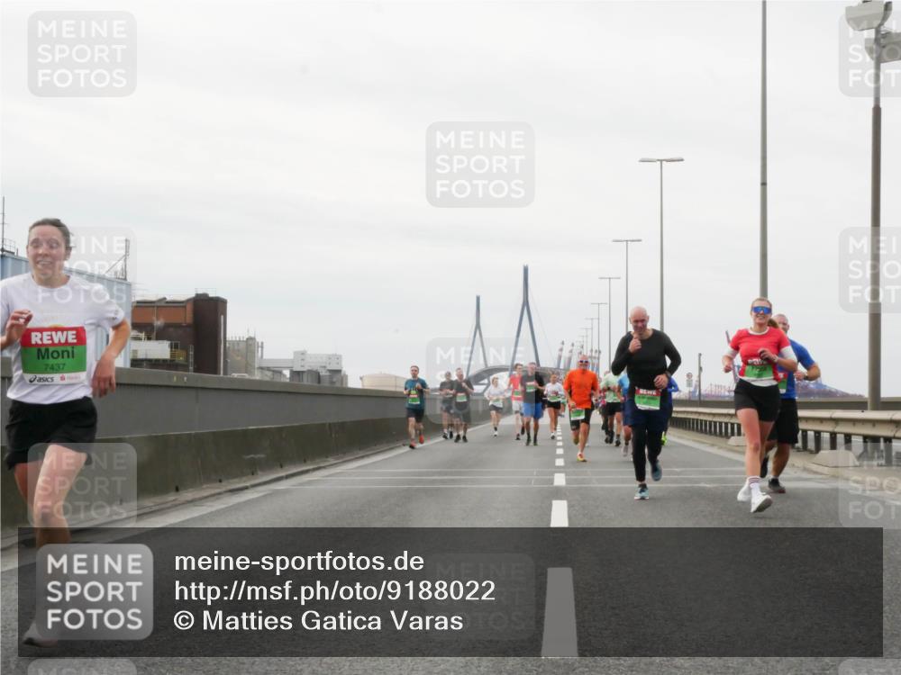 03.10.2025 - Köhlbrandbrückenlauf Matties Gatica Varas http://msf.ph/oto/9188022 03.10.2025 15:52:33 Position 3 7437 meine-sportfotos.de