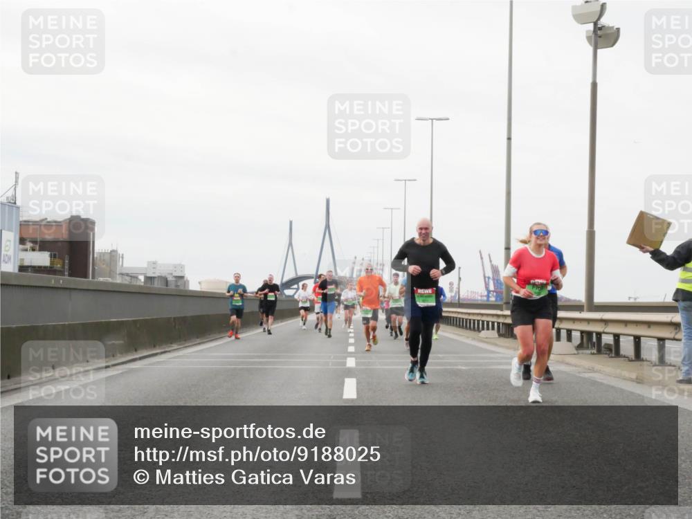 03.10.2025 - Köhlbrandbrückenlauf Matties Gatica Varas http://msf.ph/oto/9188025 03.10.2025 15:52:34 Position 3  meine-sportfotos.de