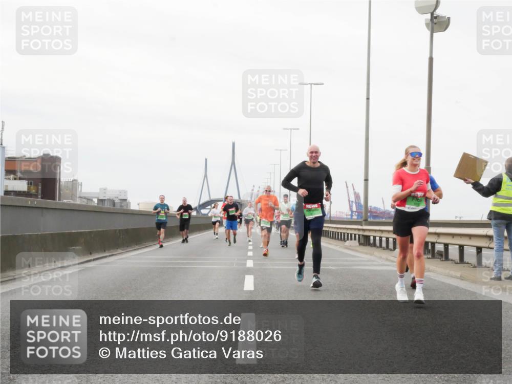 03.10.2025 - Köhlbrandbrückenlauf Matties Gatica Varas http://msf.ph/oto/9188026 03.10.2025 15:52:34 Position 3  meine-sportfotos.de