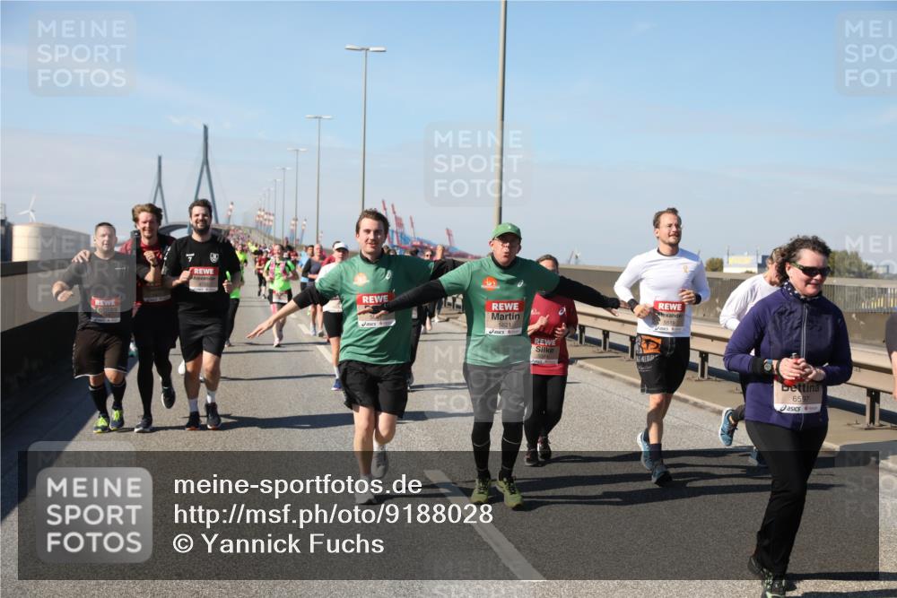 03.10.2025 - Köhlbrandbrückenlauf Yannick Fuchs http://msf.ph/oto/9188028 03.10.2025 12:07:21 Position 3 7, 5621, 5519, 6597 meine-sportfotos.de
