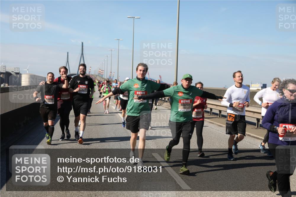 03.10.2025 - Köhlbrandbrückenlauf Yannick Fuchs http://msf.ph/oto/9188031 03.10.2025 12:07:21 Position 3 5621, 5519, 6597 meine-sportfotos.de