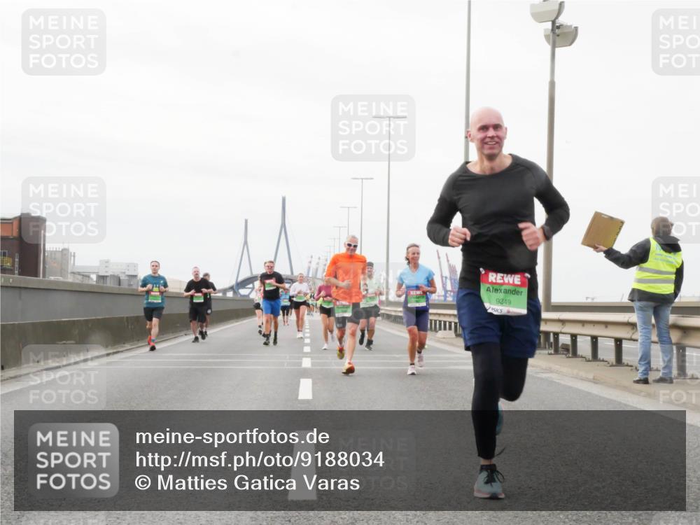 03.10.2025 - Köhlbrandbrückenlauf Matties Gatica Varas http://msf.ph/oto/9188034 03.10.2025 15:52:36 Position 3 9349 meine-sportfotos.de
