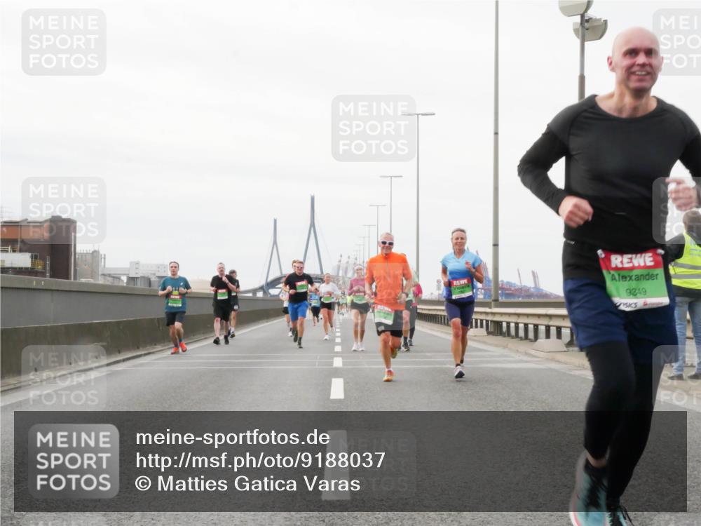 03.10.2025 - Köhlbrandbrückenlauf Matties Gatica Varas http://msf.ph/oto/9188037 03.10.2025 15:52:37 Position 3 9249 meine-sportfotos.de
