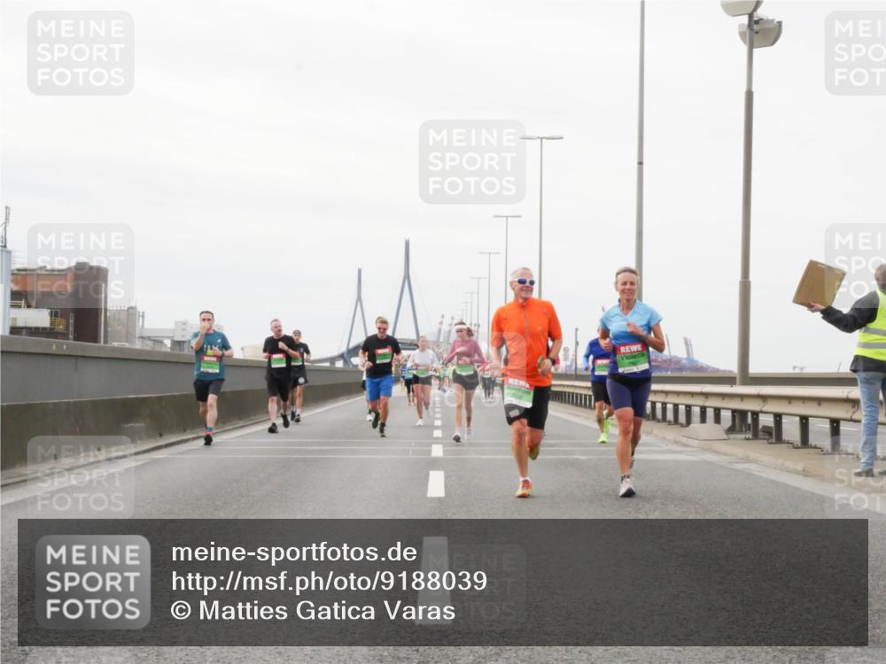 03.10.2025 - Köhlbrandbrückenlauf Matties Gatica Varas http://msf.ph/oto/9188039 03.10.2025 15:52:38 Position 3  meine-sportfotos.de