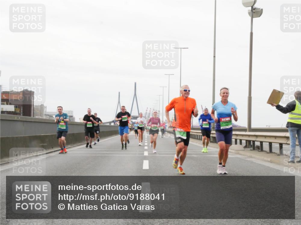 03.10.2025 - Köhlbrandbrückenlauf Matties Gatica Varas http://msf.ph/oto/9188041 03.10.2025 15:52:38 Position 3  meine-sportfotos.de