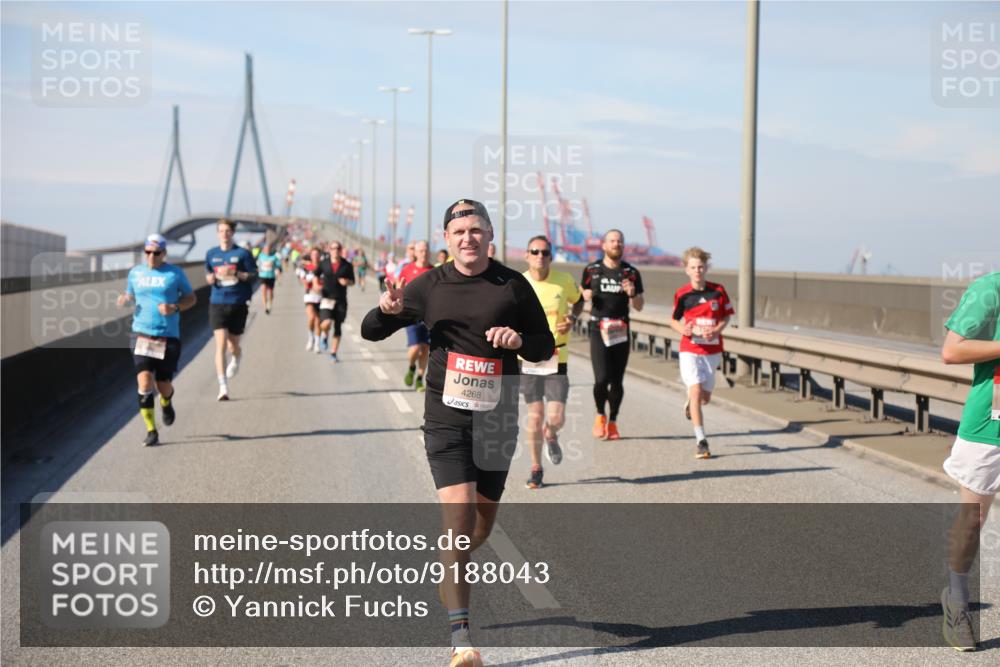 03.10.2025 - Köhlbrandbrückenlauf Yannick Fuchs http://msf.ph/oto/9188043 03.10.2025 11:46:49 Position 3 4268 meine-sportfotos.de