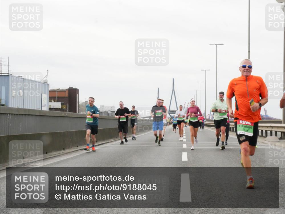 03.10.2025 - Köhlbrandbrückenlauf Matties Gatica Varas http://msf.ph/oto/9188045 03.10.2025 15:52:39 Position 3 7558 meine-sportfotos.de