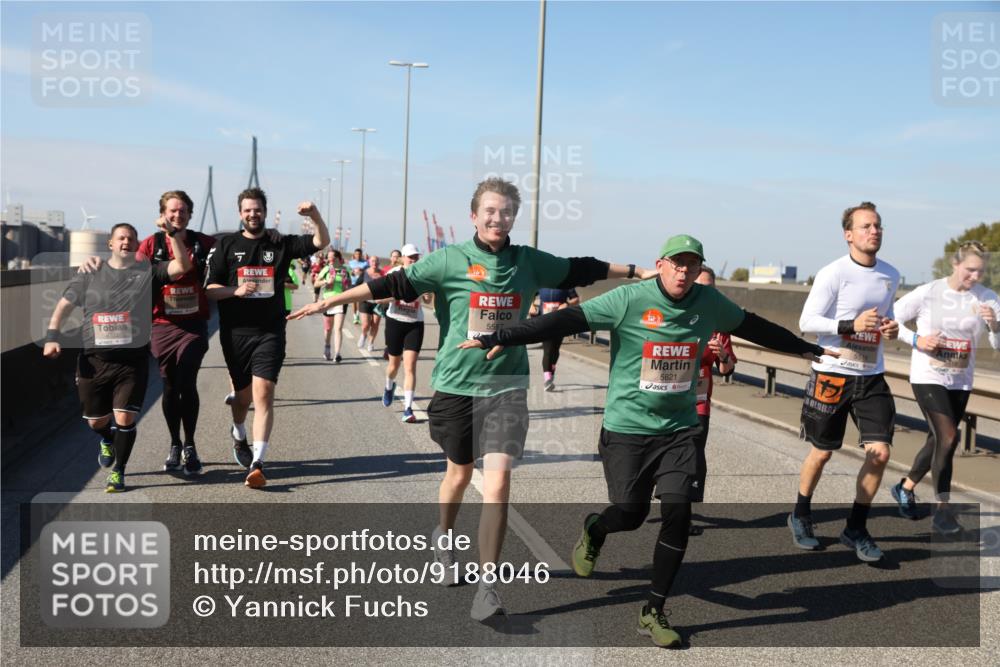 03.10.2025 - Köhlbrandbrückenlauf Yannick Fuchs http://msf.ph/oto/9188046 03.10.2025 12:07:22 Position 3 5587, 5621 meine-sportfotos.de