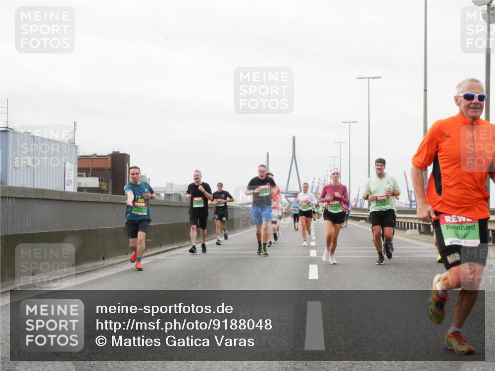 03.10.2025 - Köhlbrandbrückenlauf Matties Gatica Varas http://msf.ph/oto/9188048 03.10.2025 15:52:40 Position 3 1558 meine-sportfotos.de