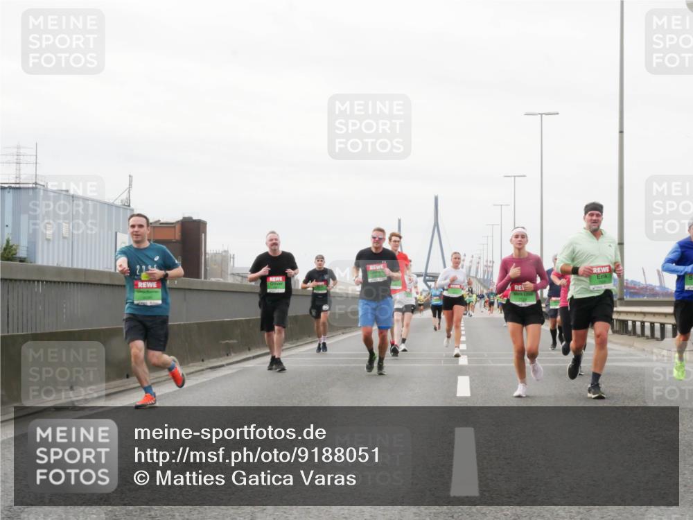 03.10.2025 - Köhlbrandbrückenlauf Matties Gatica Varas http://msf.ph/oto/9188051 03.10.2025 15:52:41 Position 3  meine-sportfotos.de