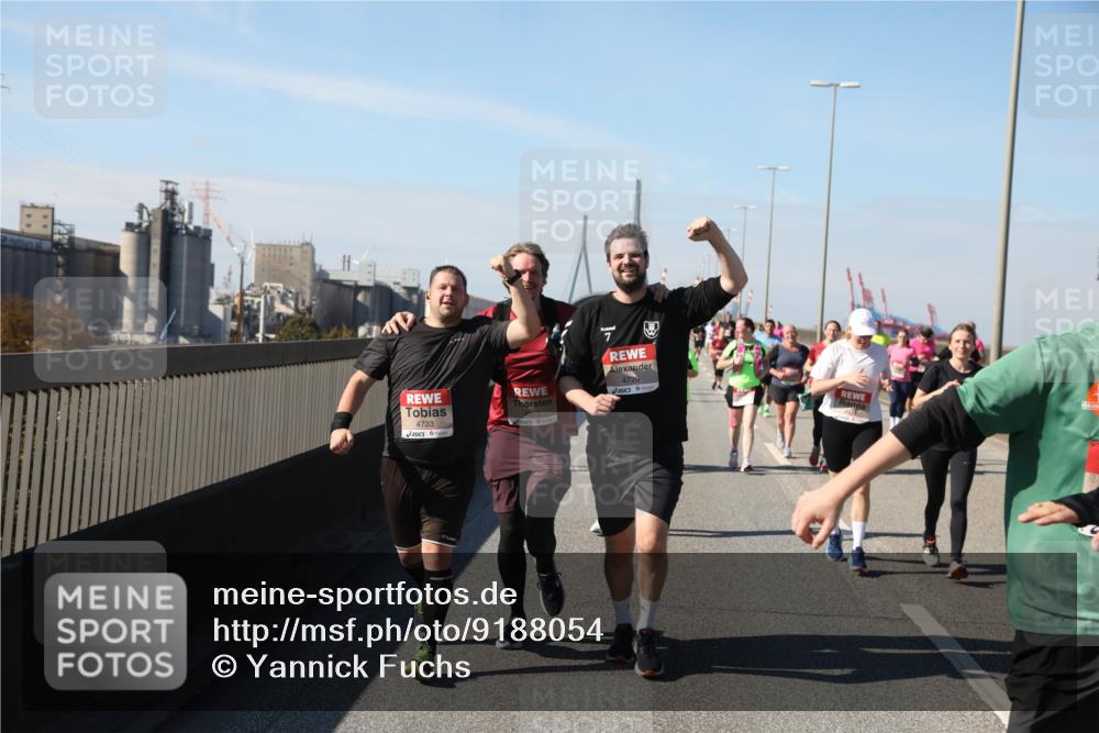 03.10.2025 - Köhlbrandbrückenlauf Yannick Fuchs http://msf.ph/oto/9188054 03.10.2025 12:07:23 Position 3 4823, 7, 4720, 4733 meine-sportfotos.de