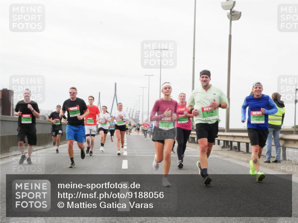03.10.2025 - Köhlbrandbrückenlauf Matties Gatica Varas http://msf.ph/oto/9188056 03.10.2025 15:52:42 Position 3 7528, 9323, 7529 meine-sportfotos.de