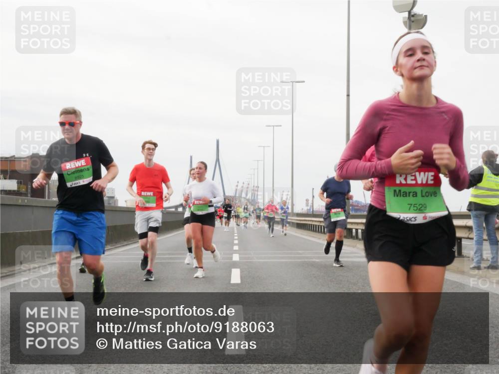 03.10.2025 - Köhlbrandbrückenlauf Matties Gatica Varas http://msf.ph/oto/9188063 03.10.2025 15:52:43 Position 3 8923, 7529 meine-sportfotos.de
