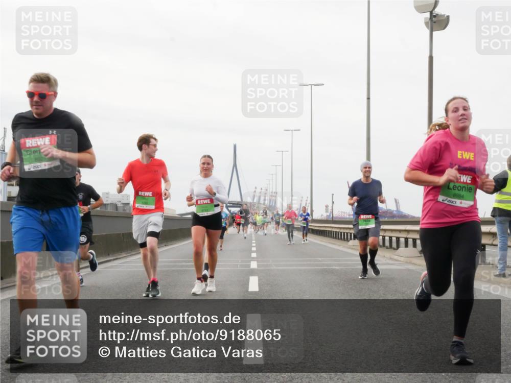 03.10.2025 - Köhlbrandbrückenlauf Matties Gatica Varas http://msf.ph/oto/9188065 03.10.2025 15:52:44 Position 3 8923, 8984 meine-sportfotos.de