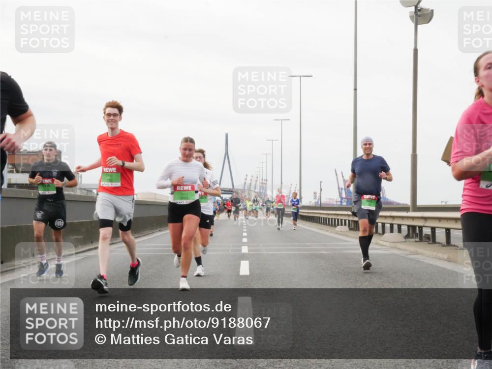03.10.2025 - Köhlbrandbrückenlauf Matties Gatica Varas http://msf.ph/oto/9188067 03.10.2025 15:52:44 Position 3 9753 meine-sportfotos.de