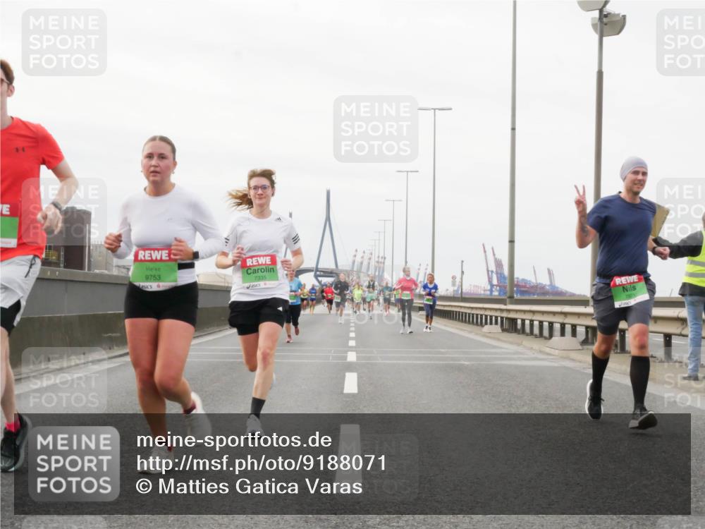 03.10.2025 - Köhlbrandbrückenlauf Matties Gatica Varas http://msf.ph/oto/9188071 03.10.2025 15:52:45 Position 3 7335, 9753 meine-sportfotos.de