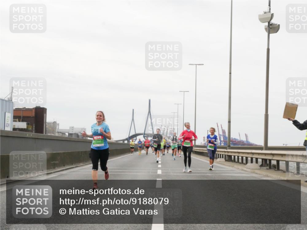 03.10.2025 - Köhlbrandbrückenlauf Matties Gatica Varas http://msf.ph/oto/9188079 03.10.2025 15:52:50 Position 3  meine-sportfotos.de